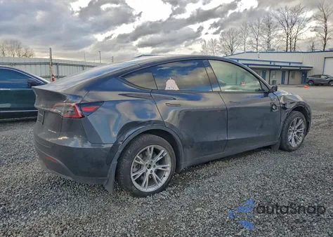 2024 Tesla Model Y z USA, uszkodzony, nr VIN 7SAYGDEE5RF088927